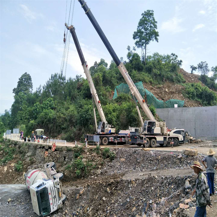 大田镇汽车掉沟里叫吊车救援要多少钱